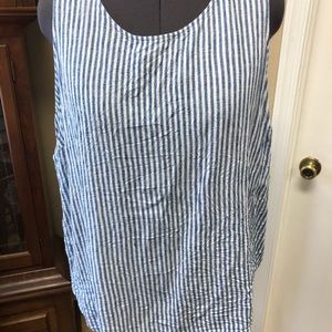 Universal thread 4x tank top with button look back